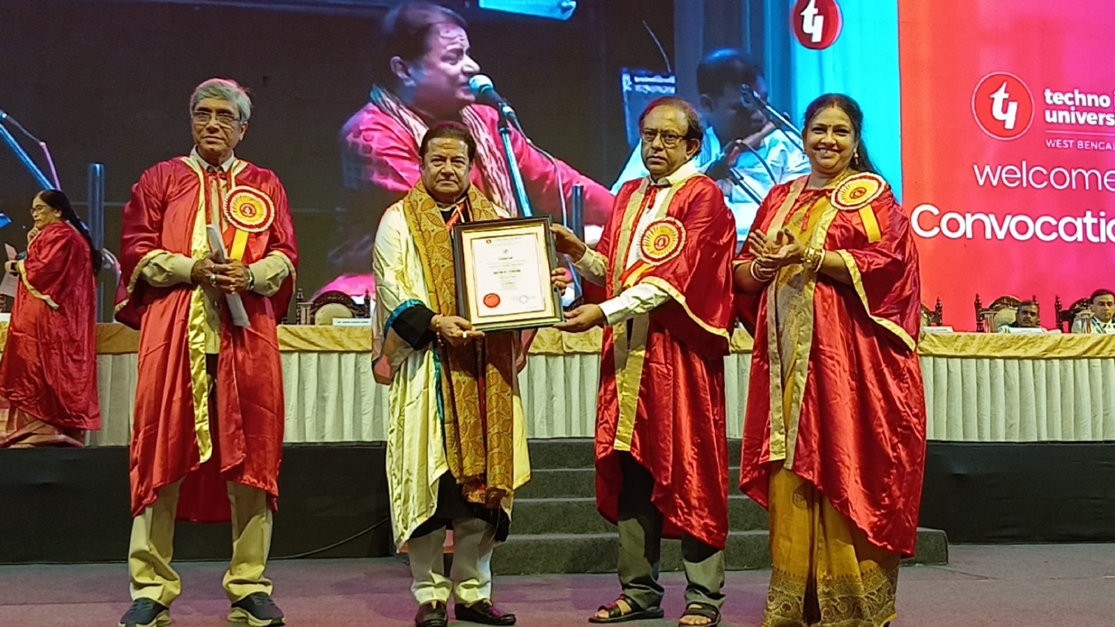 দেশের বিশিষ্ট ব্যক্তিদের ডি.লিট. সম্মাননা প্রদানের মাধ্যমে টেকনো ইন্ডিয়া ইউনিভার্সিটি ২০২৬ সালের সমাবর্তন উদযাপন করল।